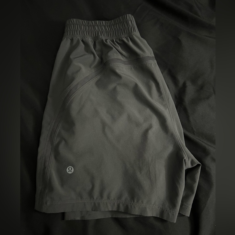 MENS LULULEMON LICENSE TO TRAIN SHORTS 5 inch inseam